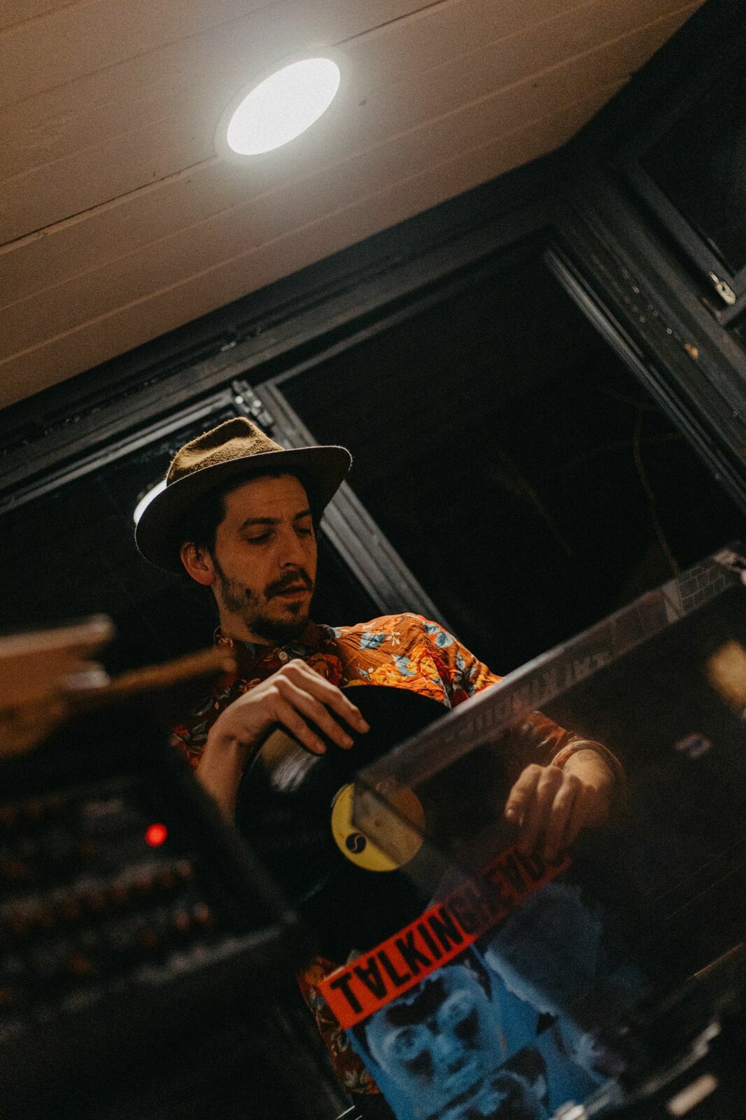 Foto Rolê Local: Uma noite gastronômica ao som de vinil em Vertiente - Bariloche. - Imagem 16
