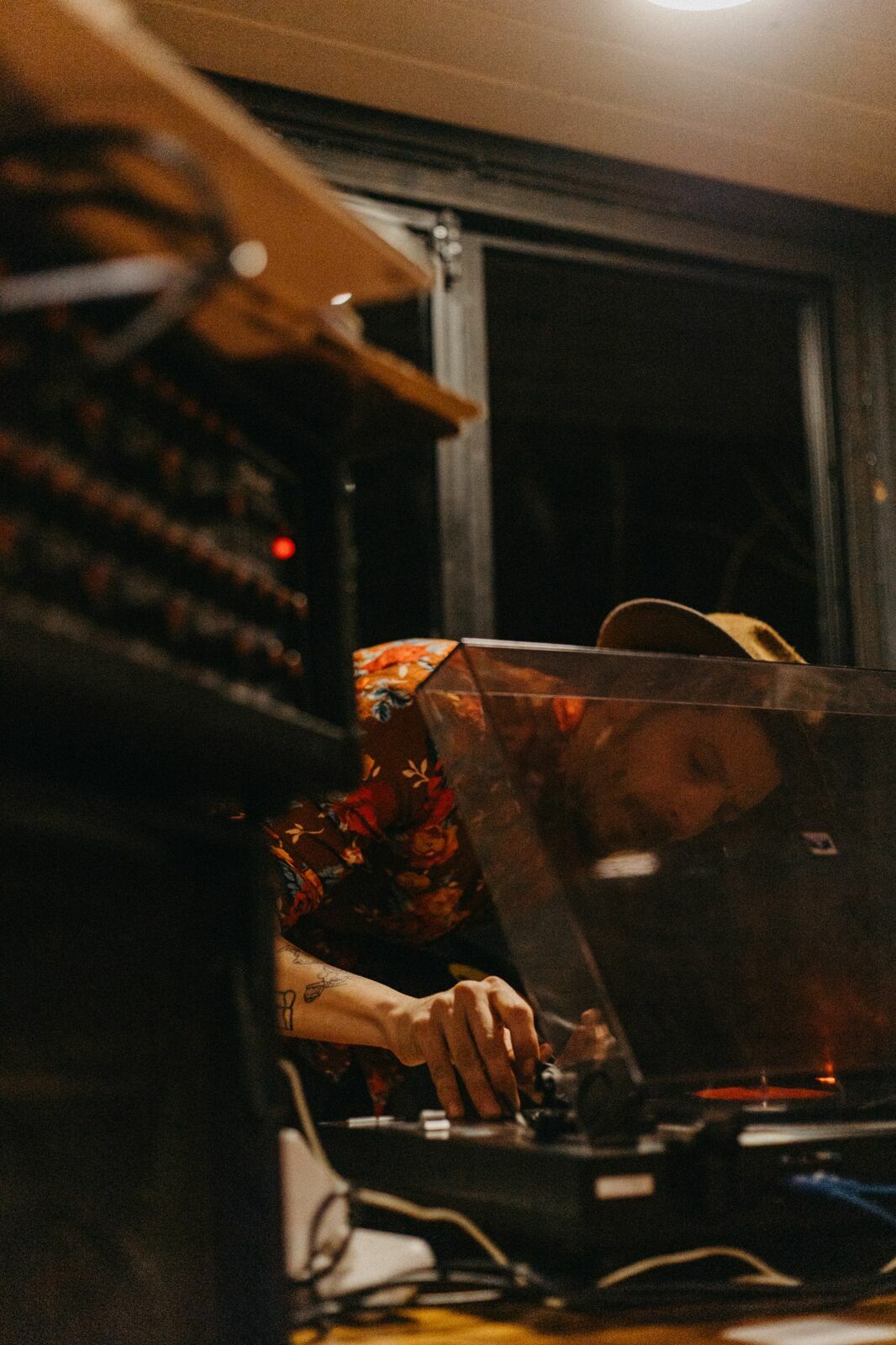 Foto Rolê Local: Uma noite gastronômica ao som de vinil em Vertiente - Bariloche. - Imagem 15
