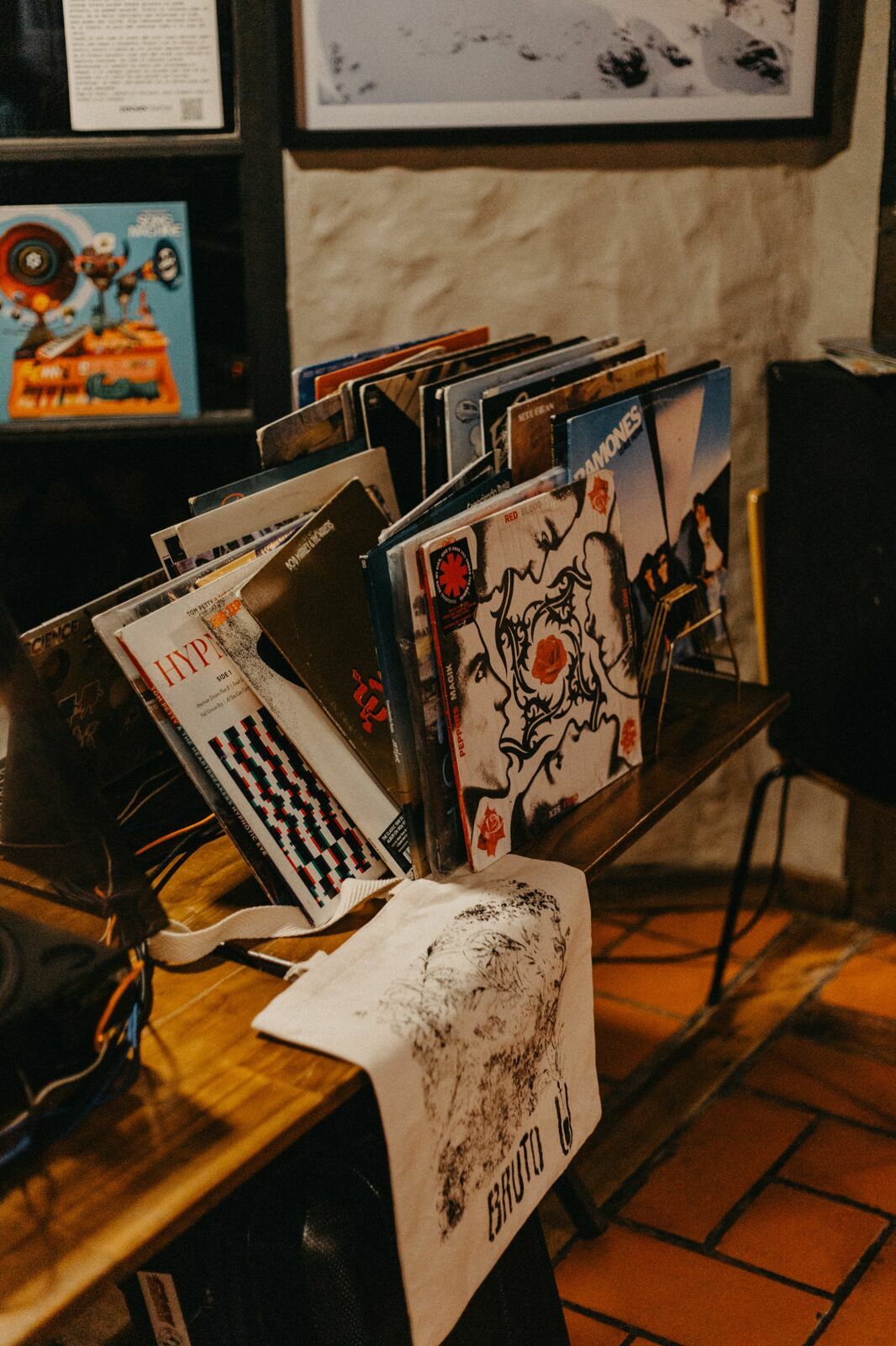 Foto Rolê Local: Uma noite gastronômica ao som de vinil em Vertiente - Bariloche. - Imagem 14