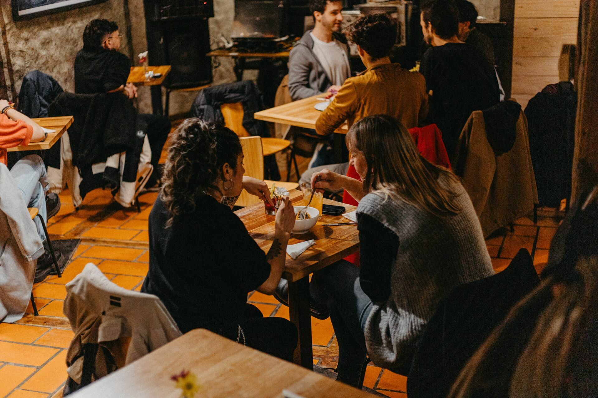 Foto Rolê Local: Uma noite gastronômica ao som de vinil em Vertiente - Bariloche. - Imagem 33